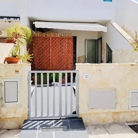 Casa Vacanza Athena * Torre Pali